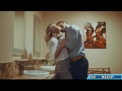 ❤️ Gava ku blondeyek busty we di nav hewşek gelemperî de dixapîne ️❌ Pornoya anal li ku.xinwen1288.top ❌️❤